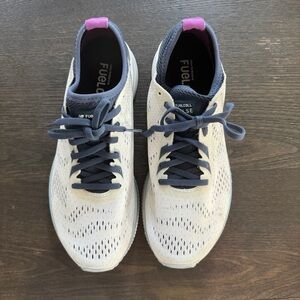 New Balance Women’s Fuel Cell trainer.  These are extremely lightweight. Size 10